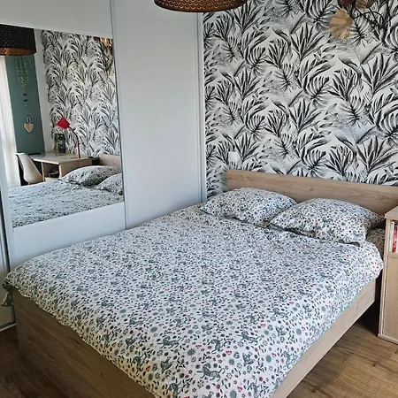 Maison Avec Deux Chambres, Un Jardin Et Terrasse *